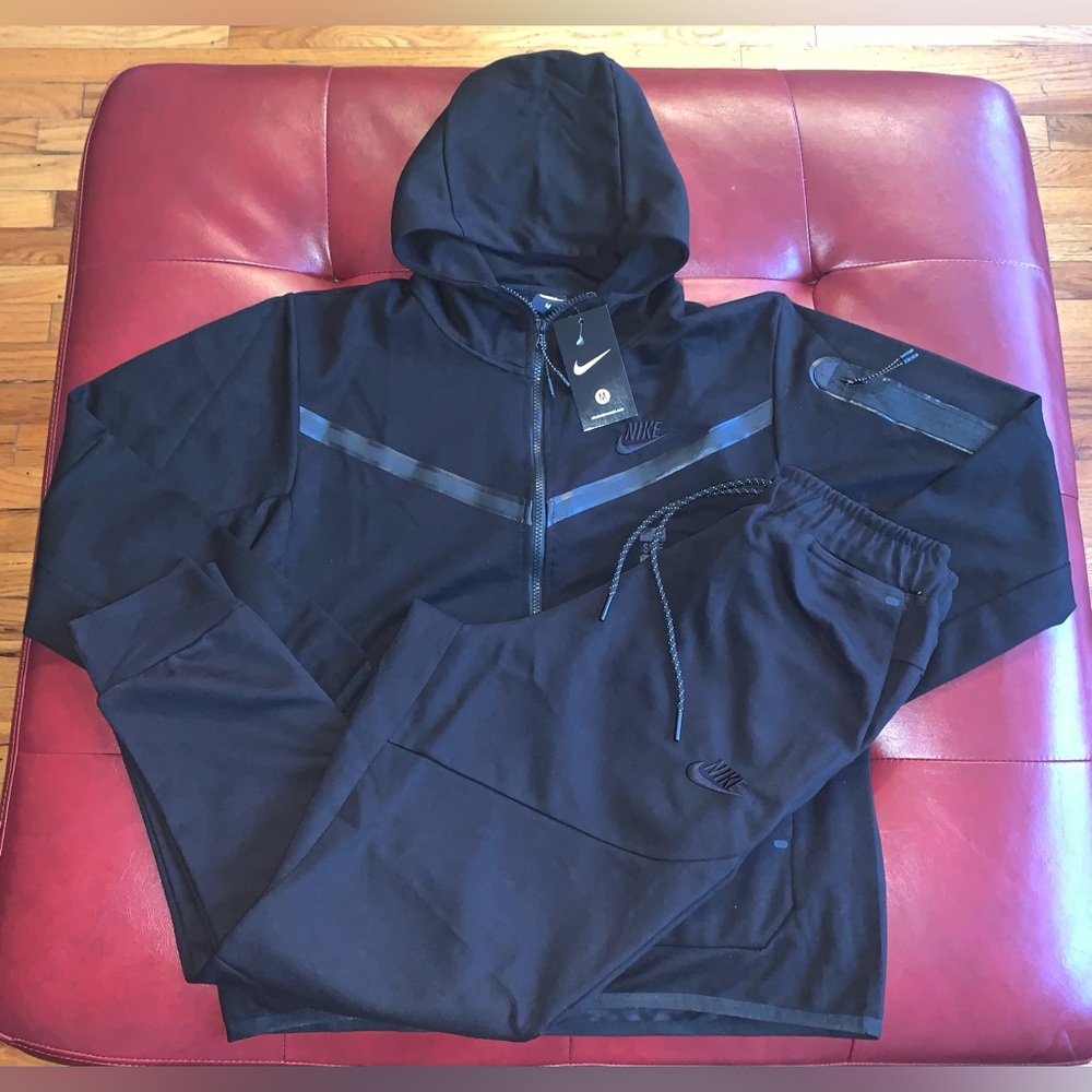 NWT Nike Men’s Lightweight Knit Full Zip Hoodie/Jogger Pant Set